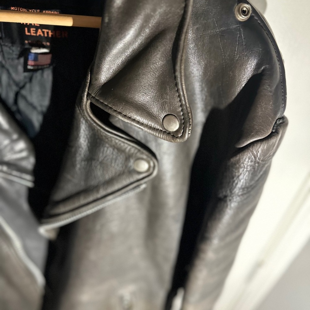 Men's natal leather, vintage Black Leather motorcycle Jacket
Heavy 1950s made 🇺🇸 - Picture 9 of 16